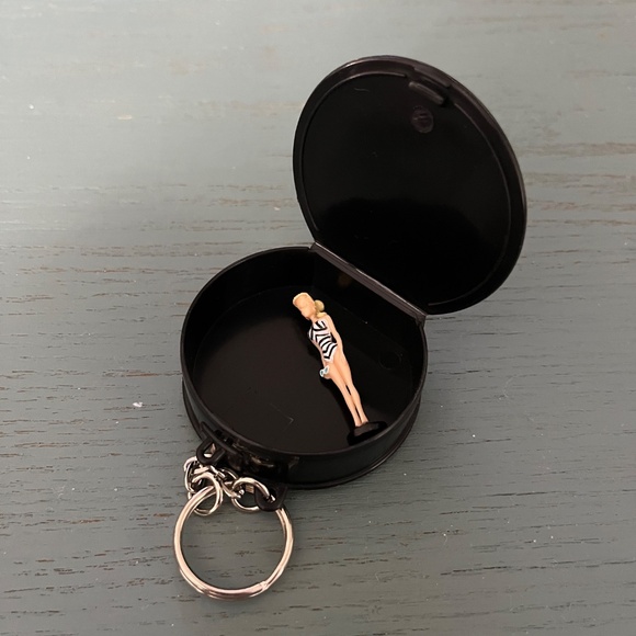 Set of 2 Vintage 1999 Barbie Keychains - Picture 3 of 7